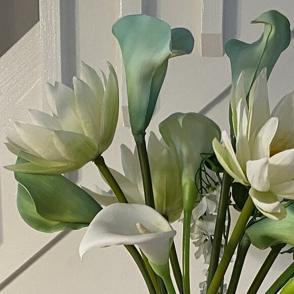 White & Green Flowers - Picture 4 of 6